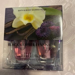 x2 💜 Bath & Body Works Black Raspberry Vanilla Wallflower refill bulbs